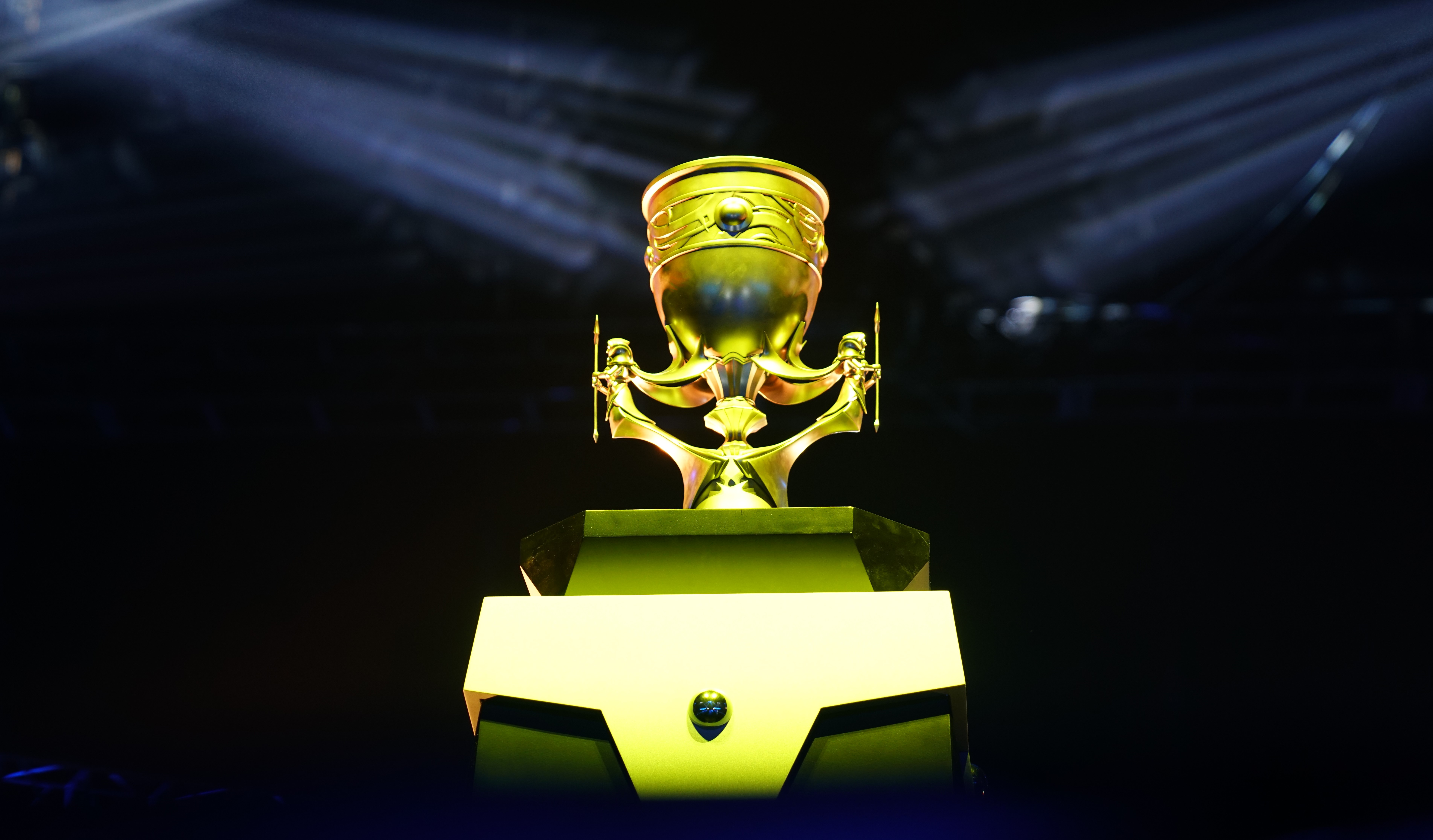 电子竞技赛场焦点：非Ban必选英雄盘点——闪电侠、风暴之眼领衔-火博电竞